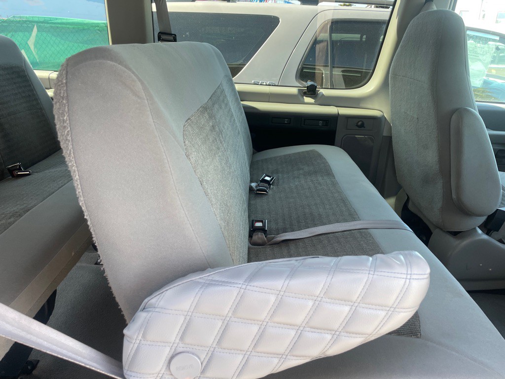 2005 Ford Econoline Image 24