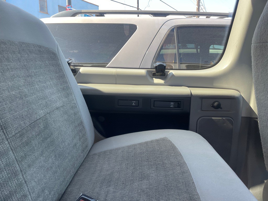 2005 Ford Econoline Image 28