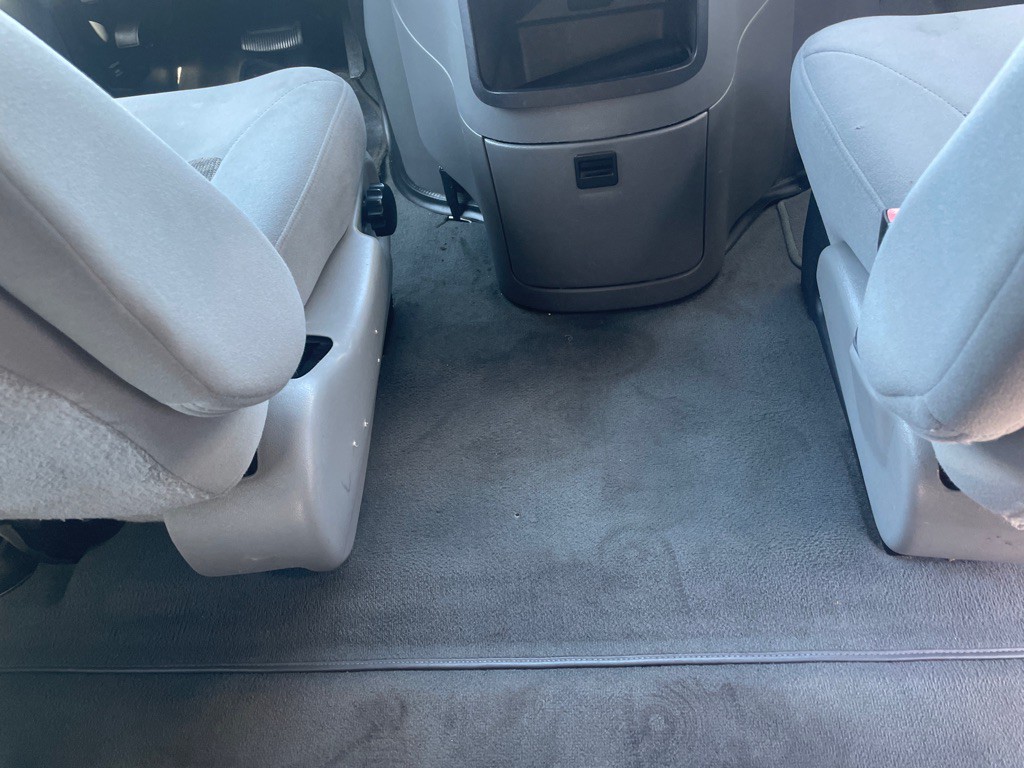 2005 Ford Econoline Image 32