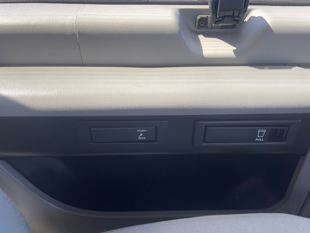 2005 Ford Econoline Image 34