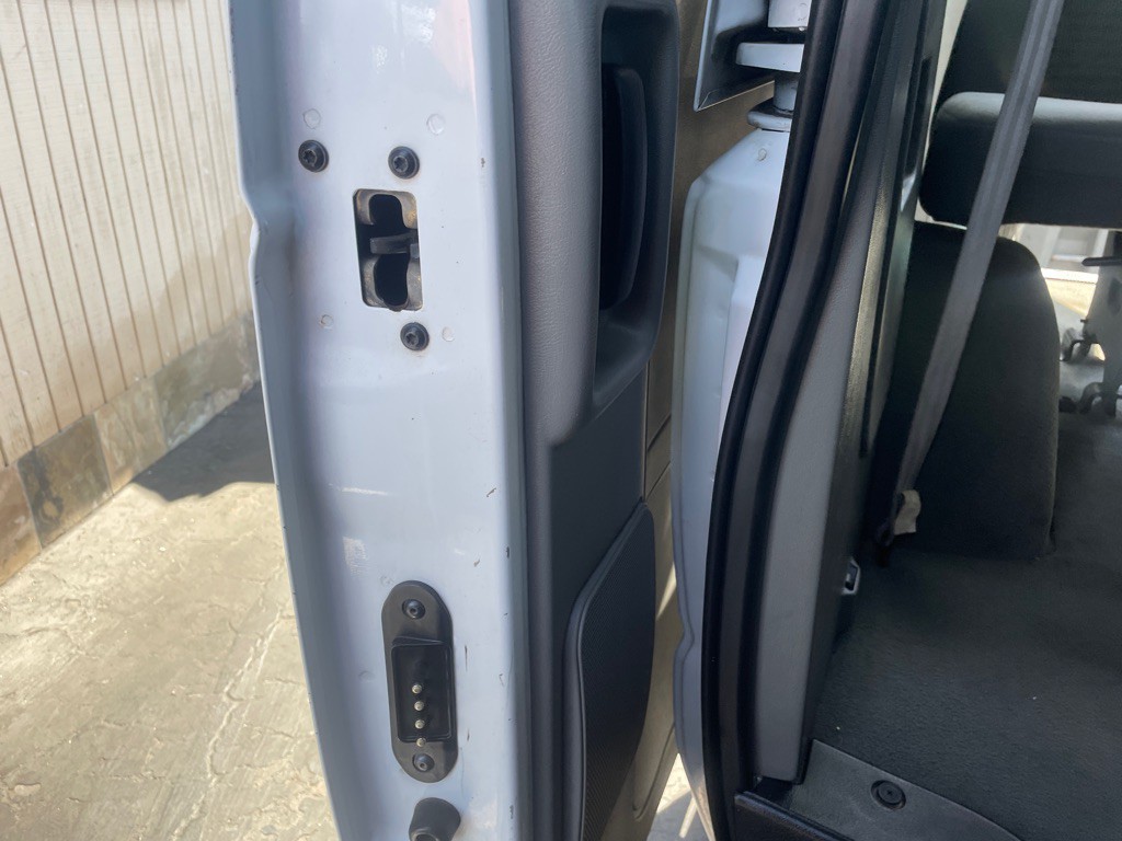 2005 Ford Econoline Image 38