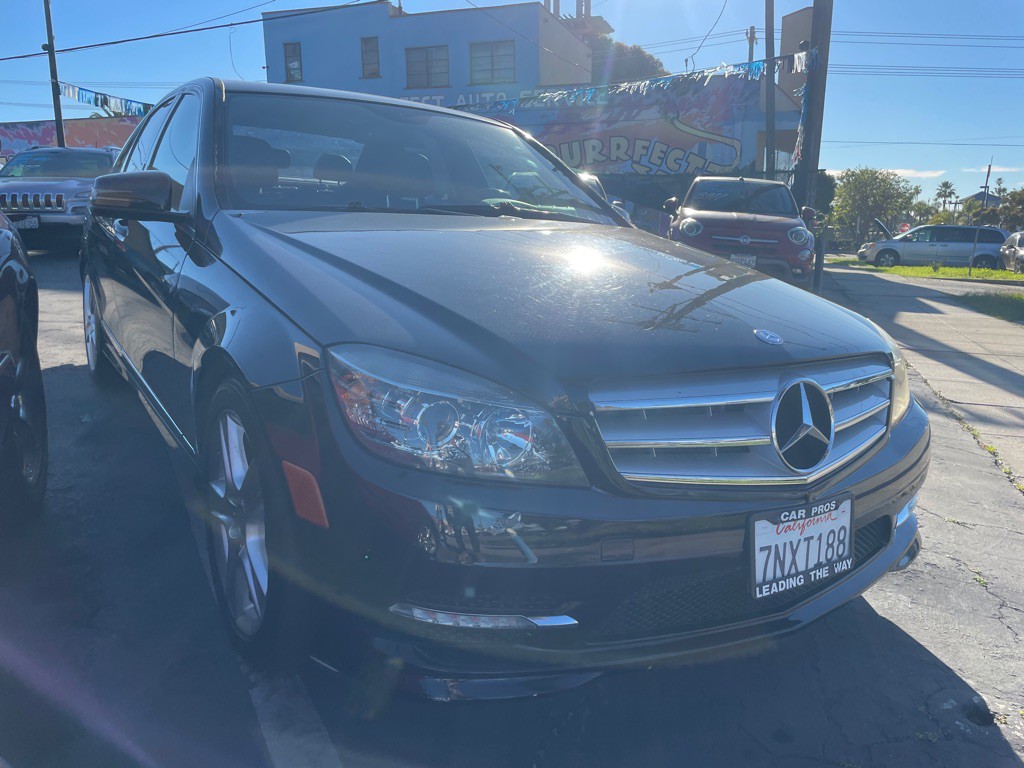 2011 Mercedes-Benz C-Class Image 3