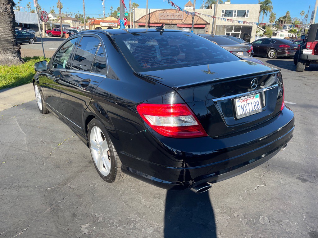 2011 Mercedes-Benz C-Class Image 4