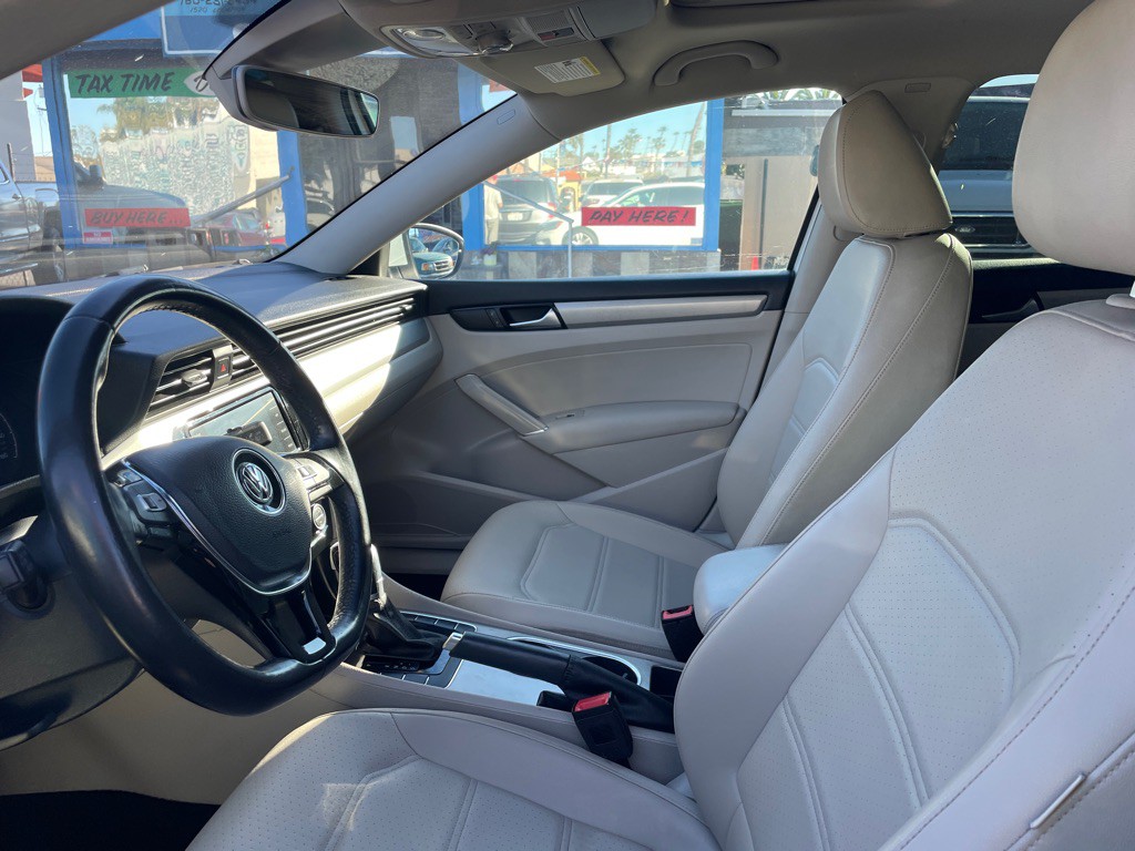 2020 Volkswagen Passat Image 5