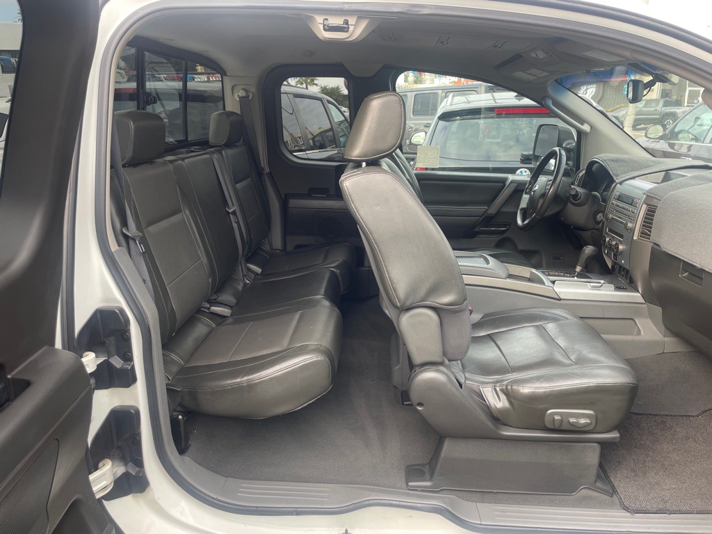 2006 Nissan Titan Image 17