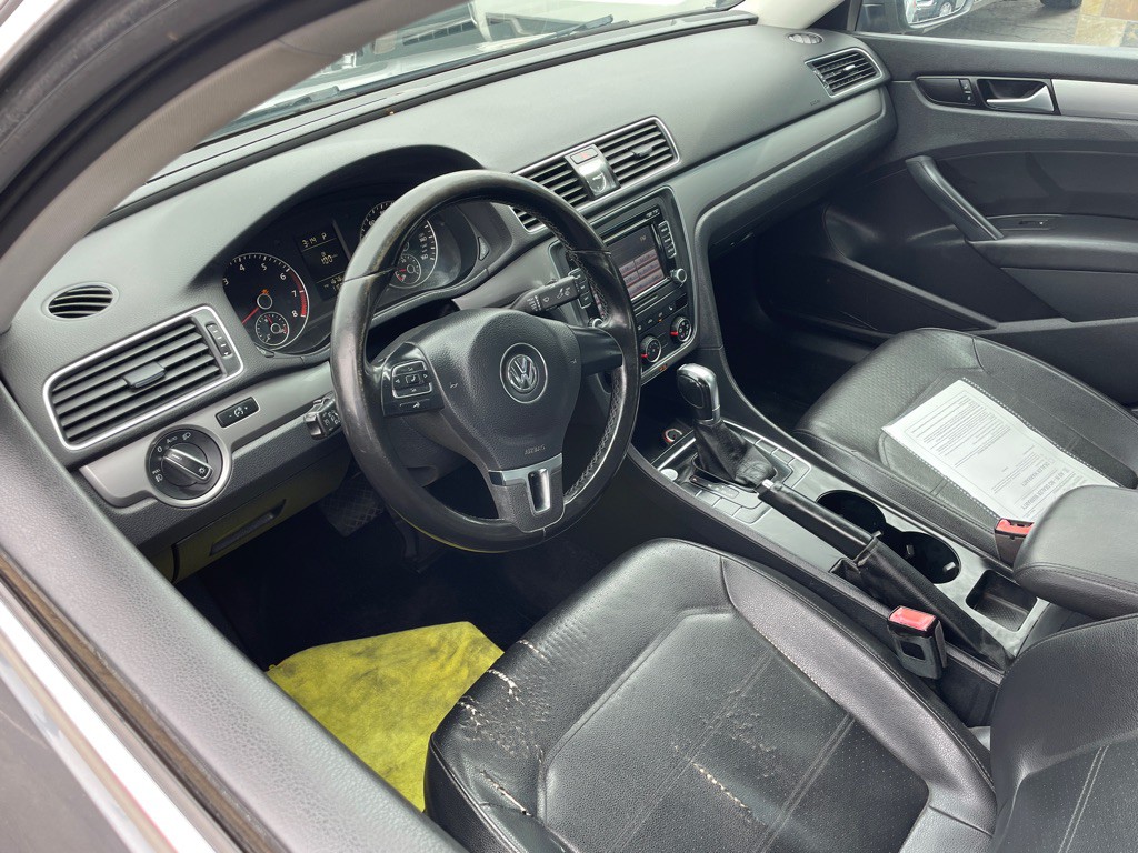2015 Volkswagen Passat Image 11