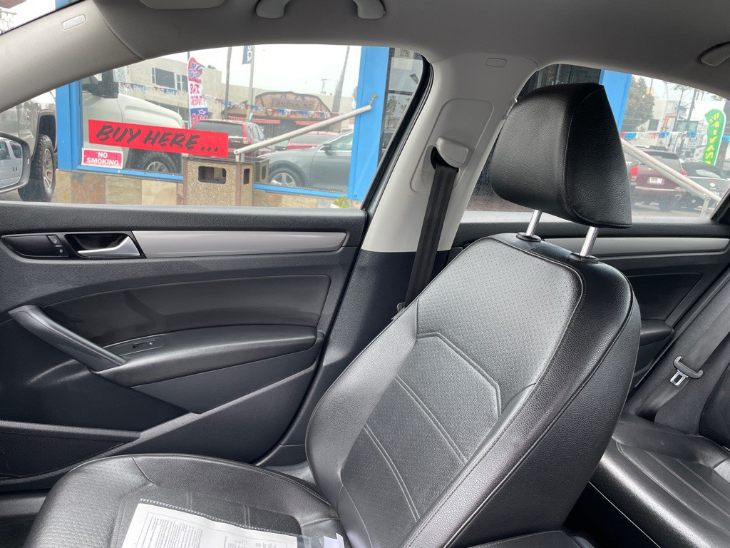 2015 Volkswagen Passat Image 12