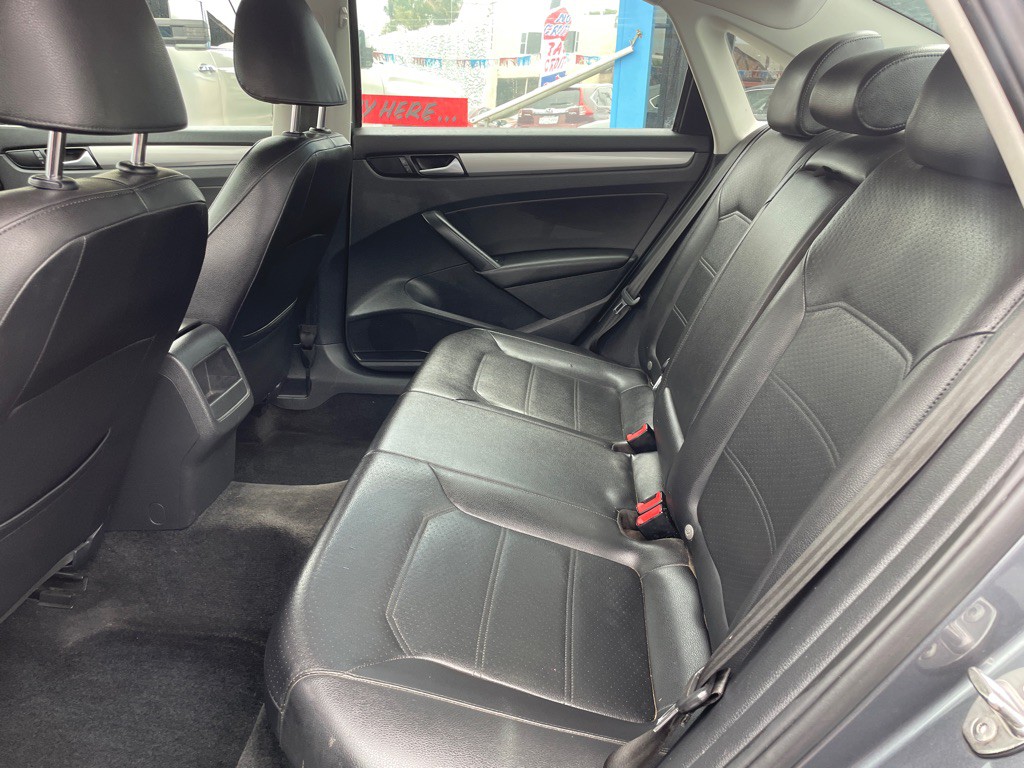 2015 Volkswagen Passat Image 14