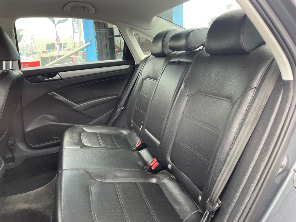 2015 Volkswagen Passat Image 15