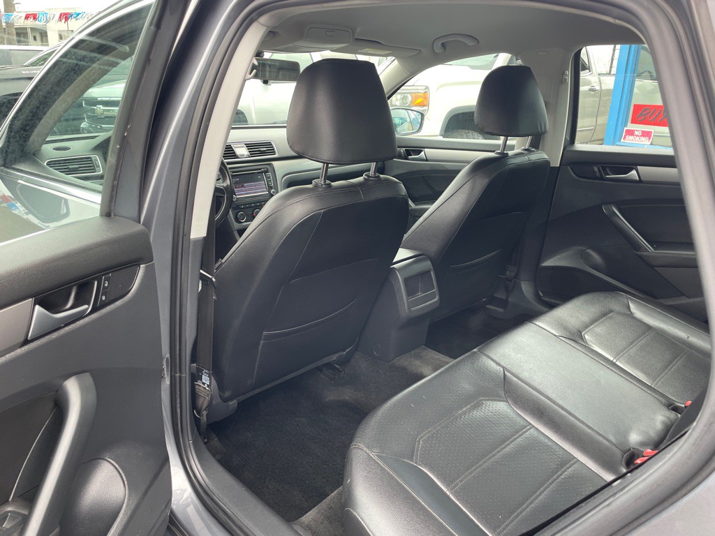 2015 Volkswagen Passat Image 16