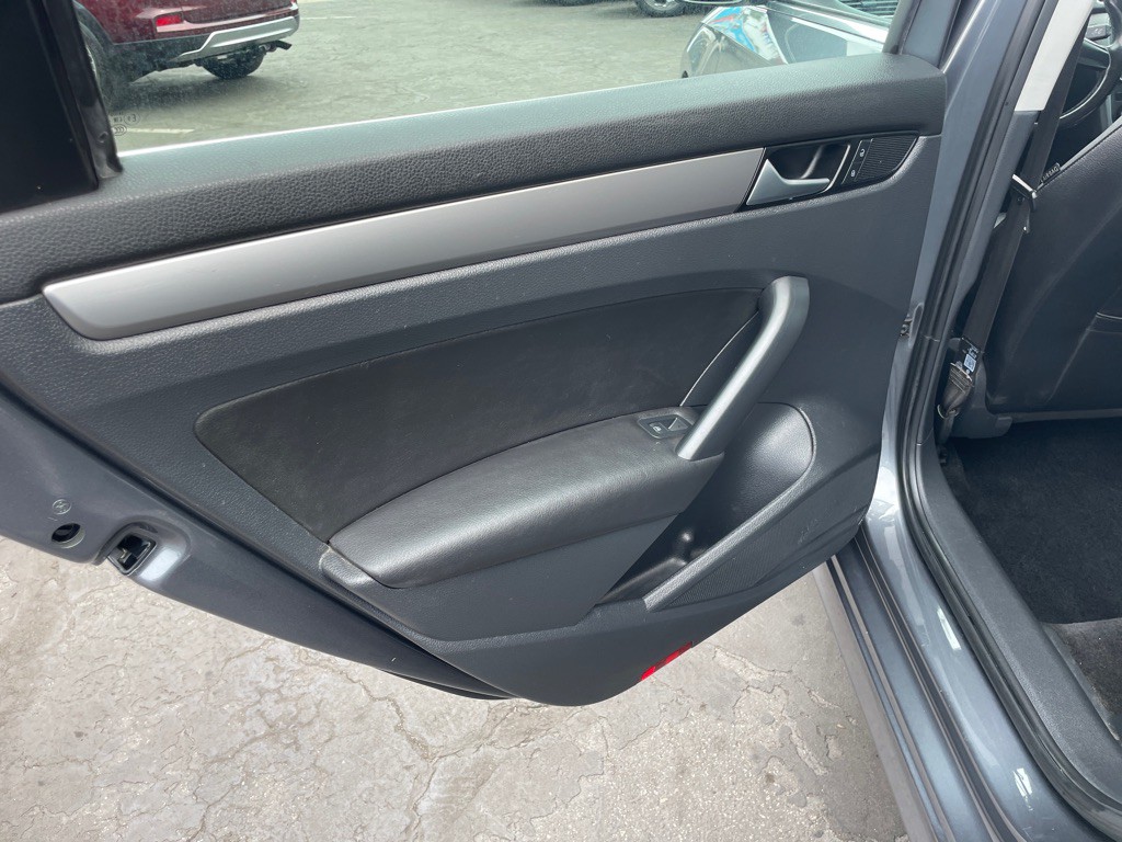 2015 Volkswagen Passat Image 18