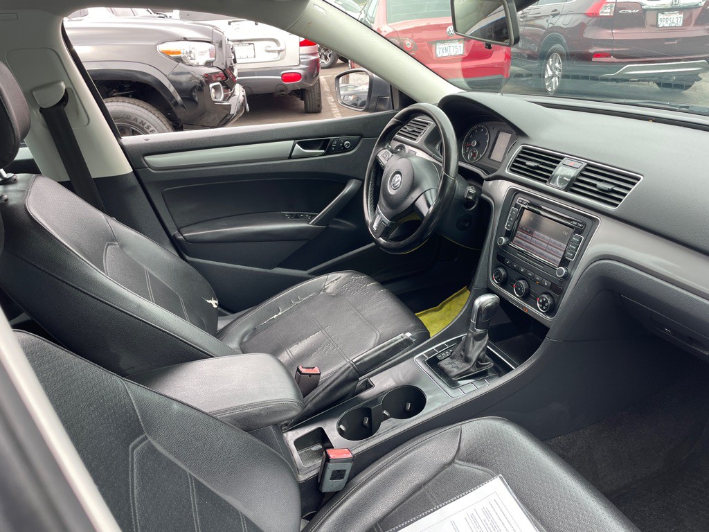 2015 Volkswagen Passat Image 20