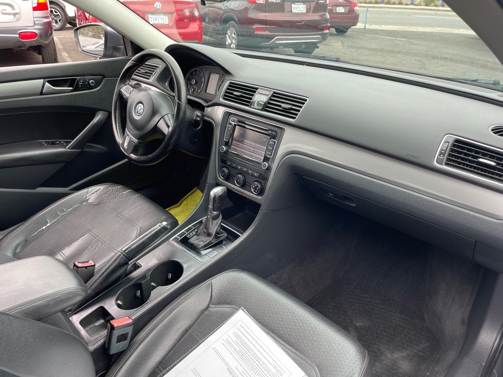 2015 Volkswagen Passat Image 21