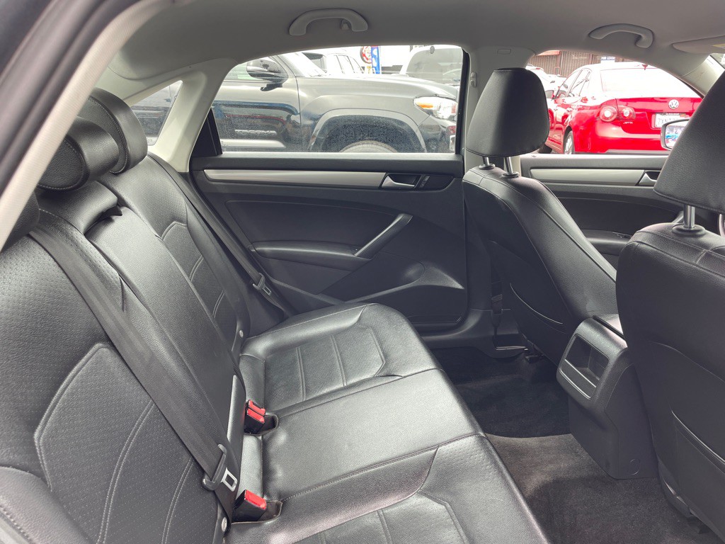 2015 Volkswagen Passat Image 22