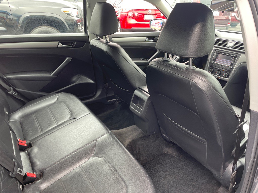 2015 Volkswagen Passat Image 23