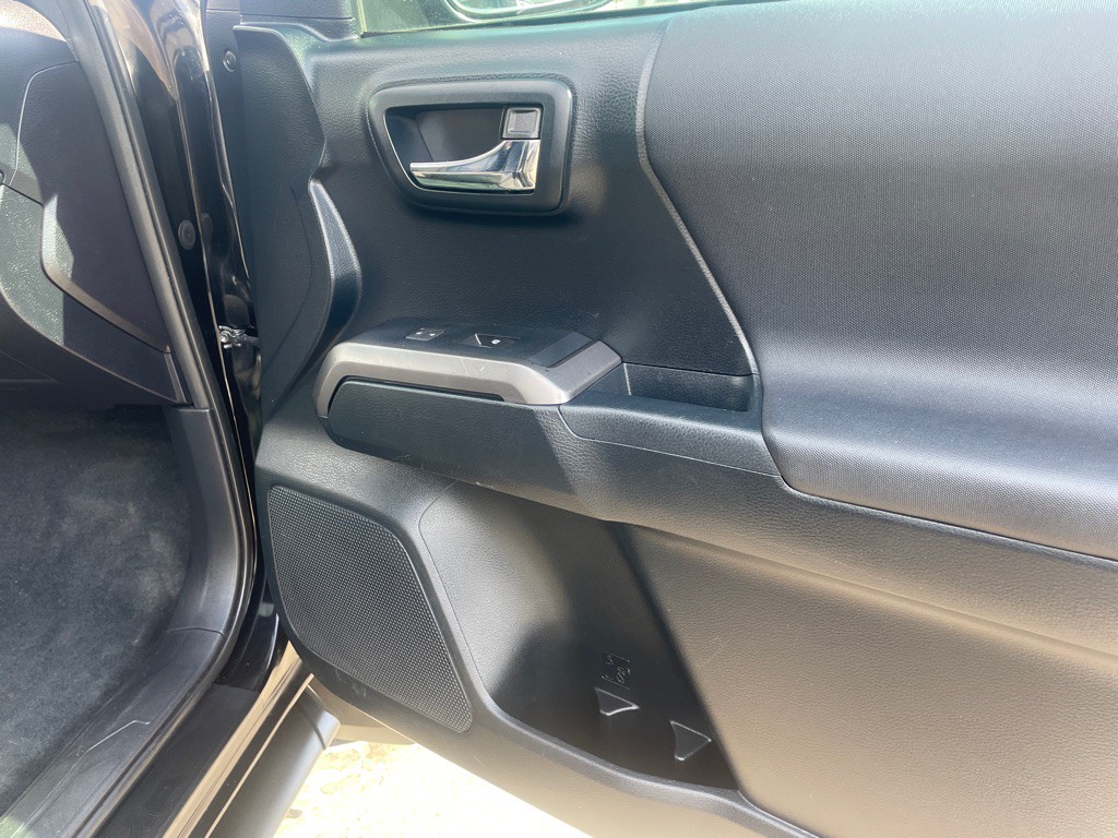 2016 Toyota Tacoma Image 8