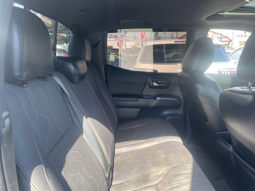 2016 Toyota Tacoma Image 9