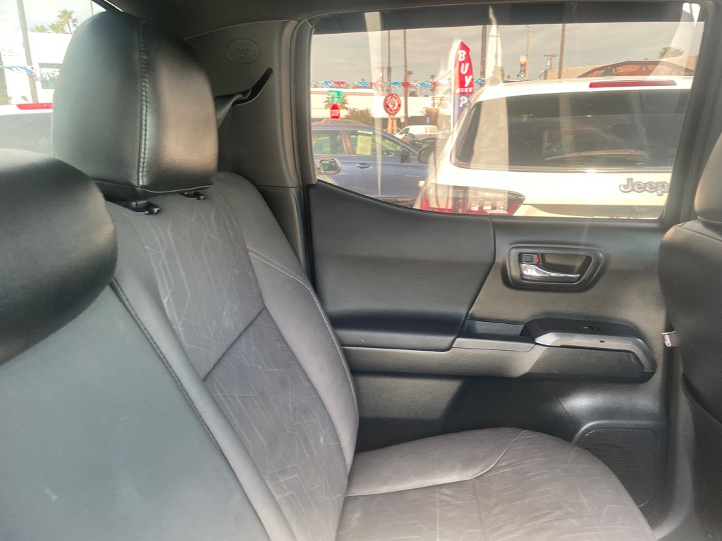 2016 Toyota Tacoma Image 11