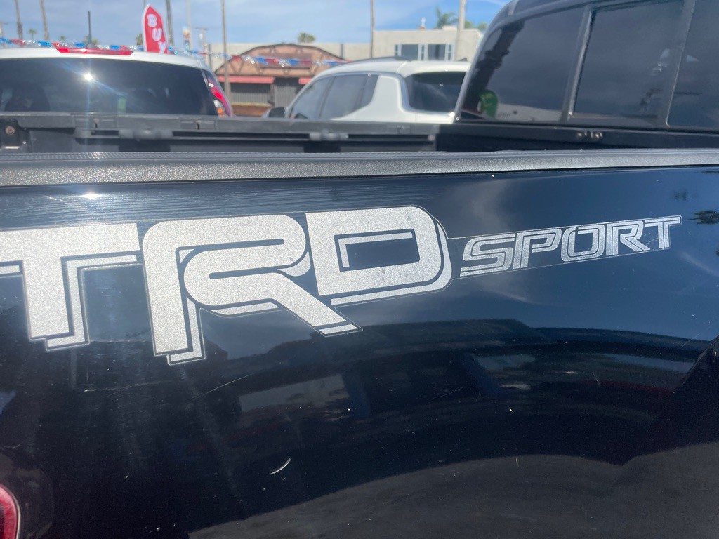 2016 Toyota Tacoma Image 18