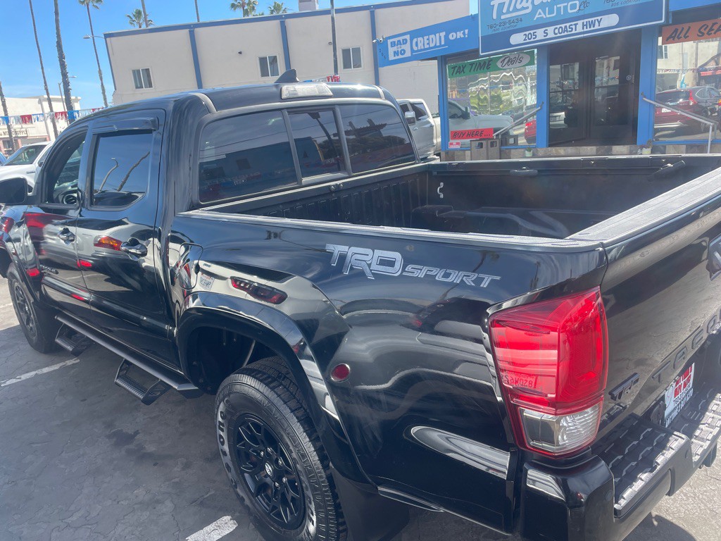 2016 Toyota Tacoma Image 22