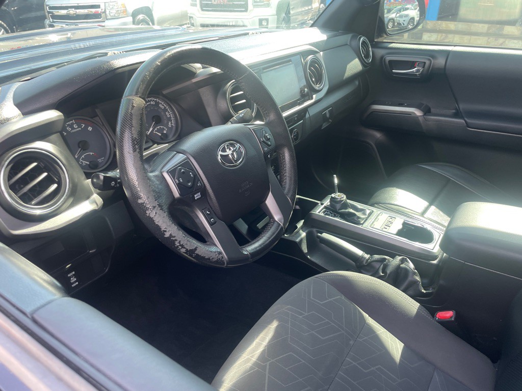 2016 Toyota Tacoma Image 24
