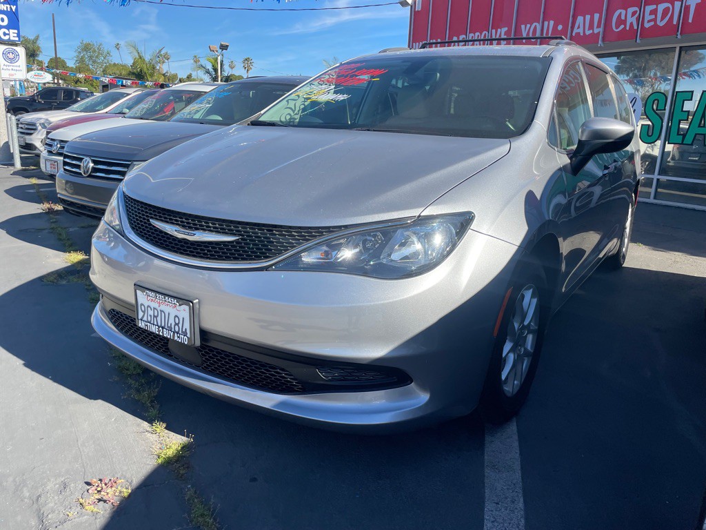 2021 Chrysler Voyager Image 2