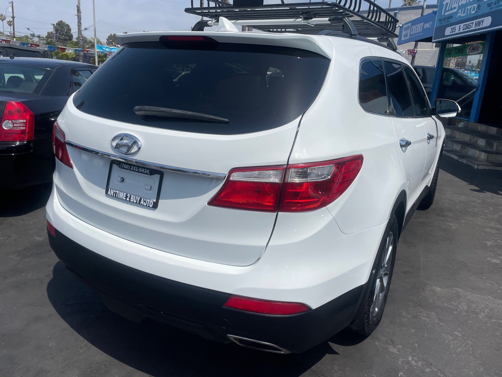 2017 Hyundai Santa Fe Image 3