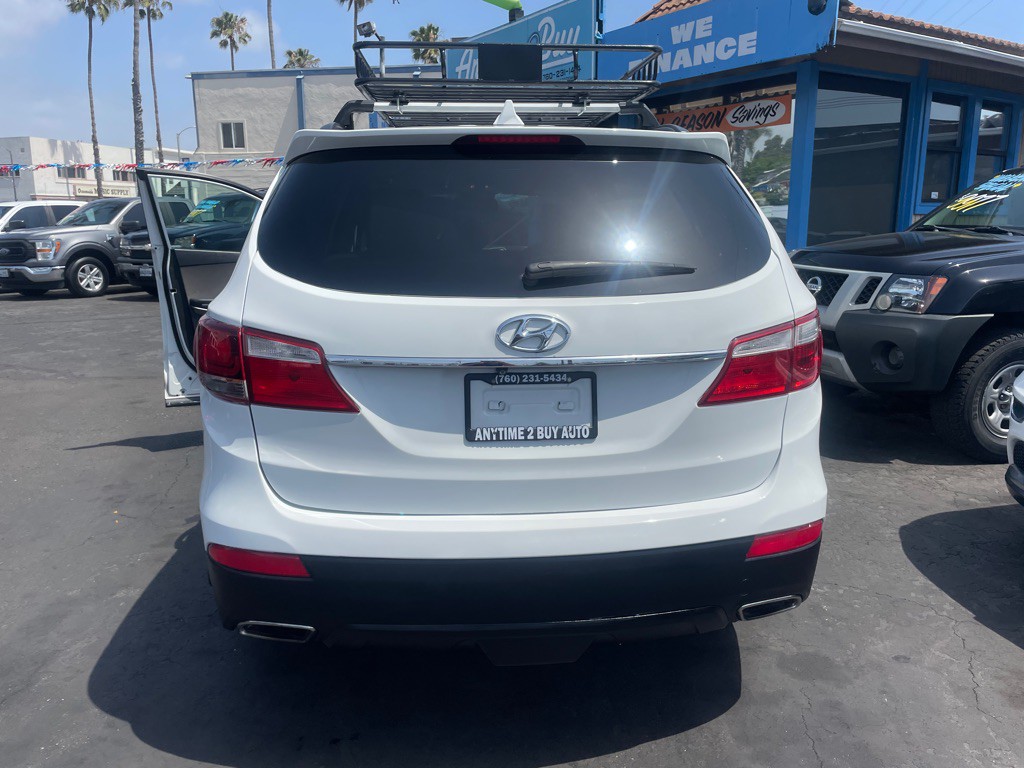 2017 Hyundai Santa Fe Image 4