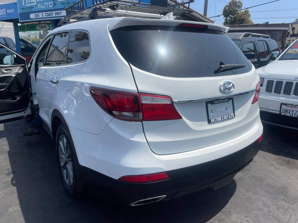 2017 Hyundai Santa Fe Image 5