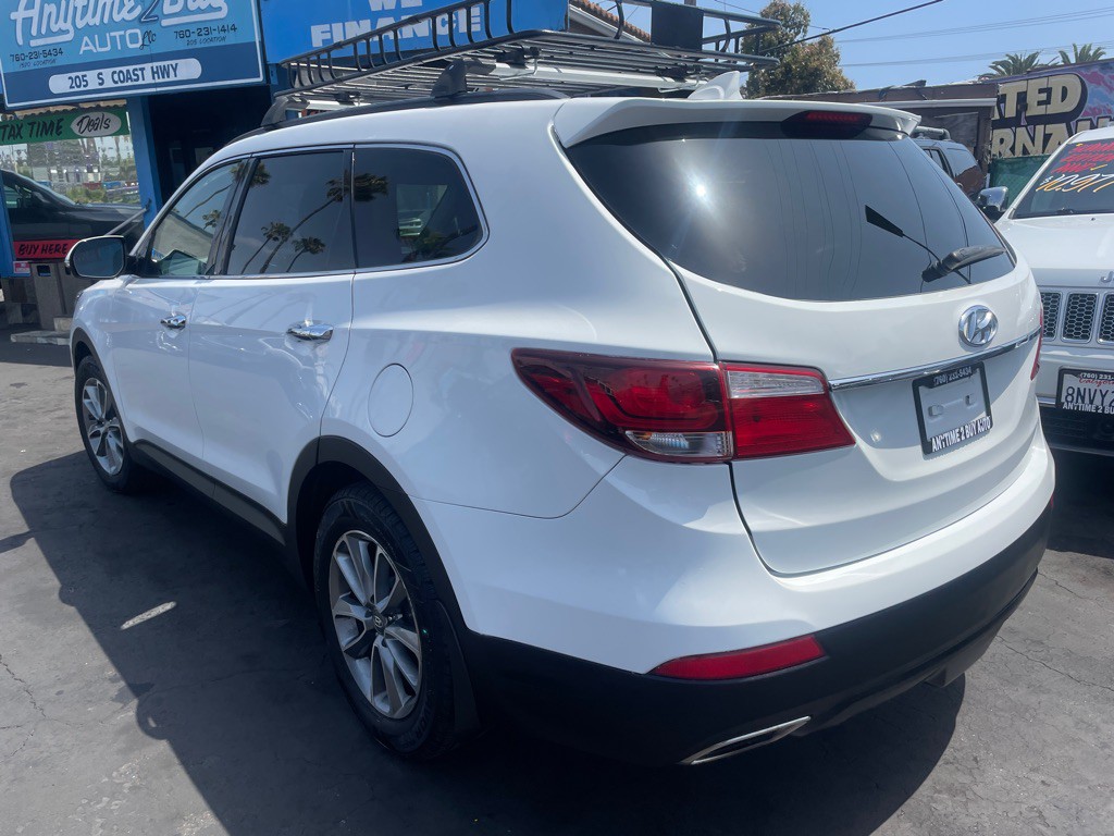 2017 Hyundai Santa Fe Image 9