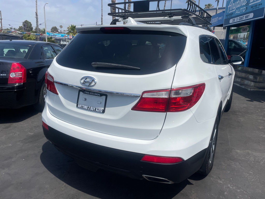 2017 Hyundai Santa Fe Image 10