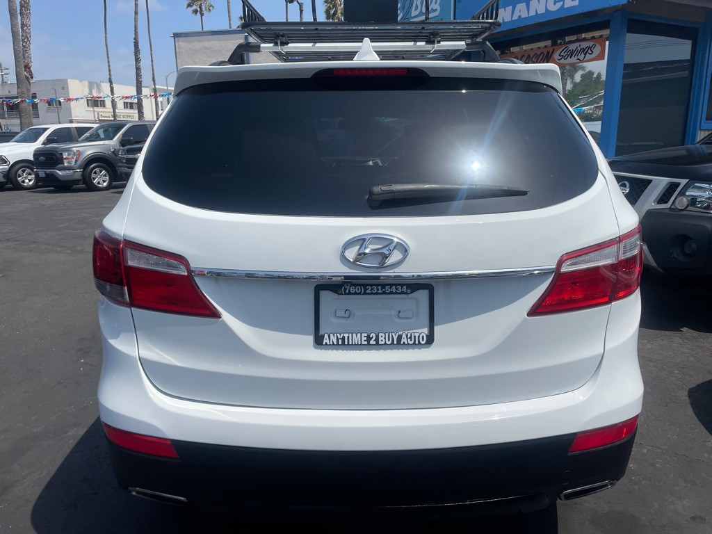 2017 Hyundai Santa Fe Image 11
