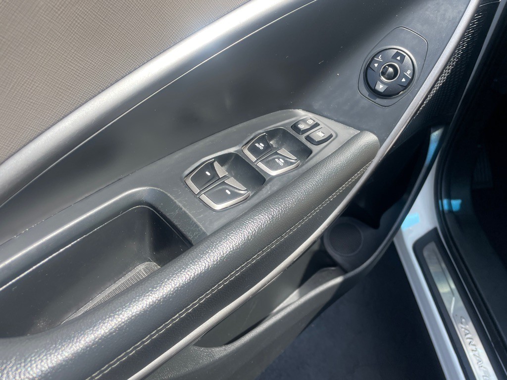 2017 Hyundai Santa Fe Image 13