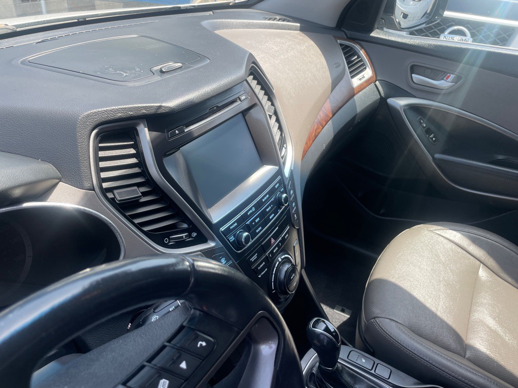 2017 Hyundai Santa Fe Image 16