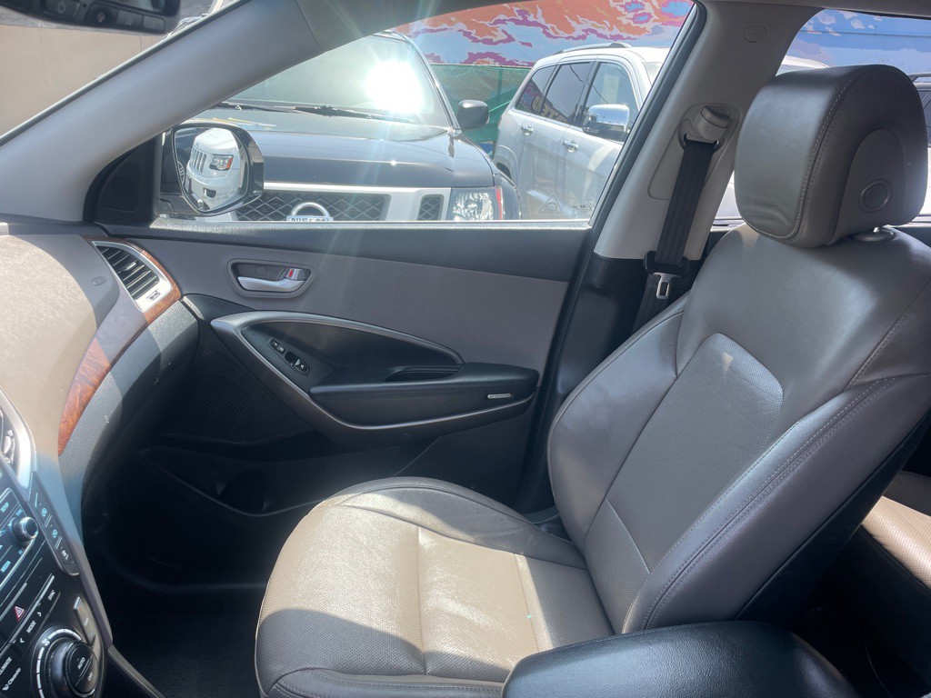 2017 Hyundai Santa Fe Image 17