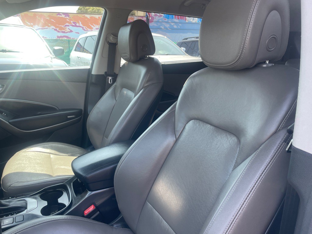 2017 Hyundai Santa Fe Image 18