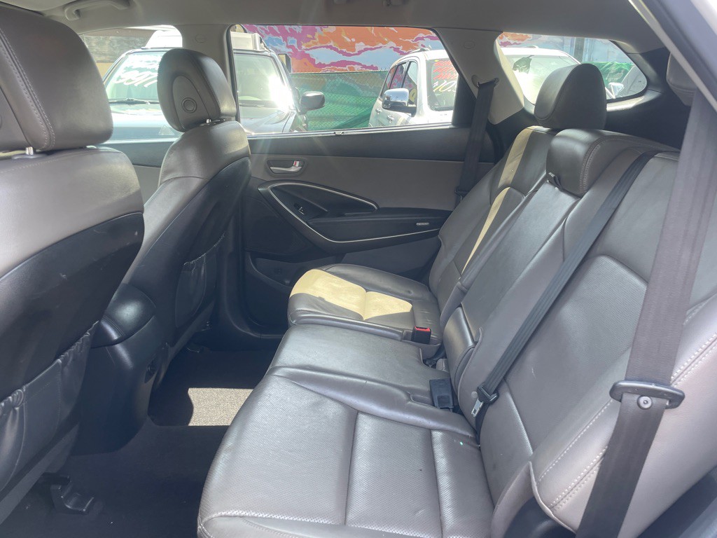 2017 Hyundai Santa Fe Image 19