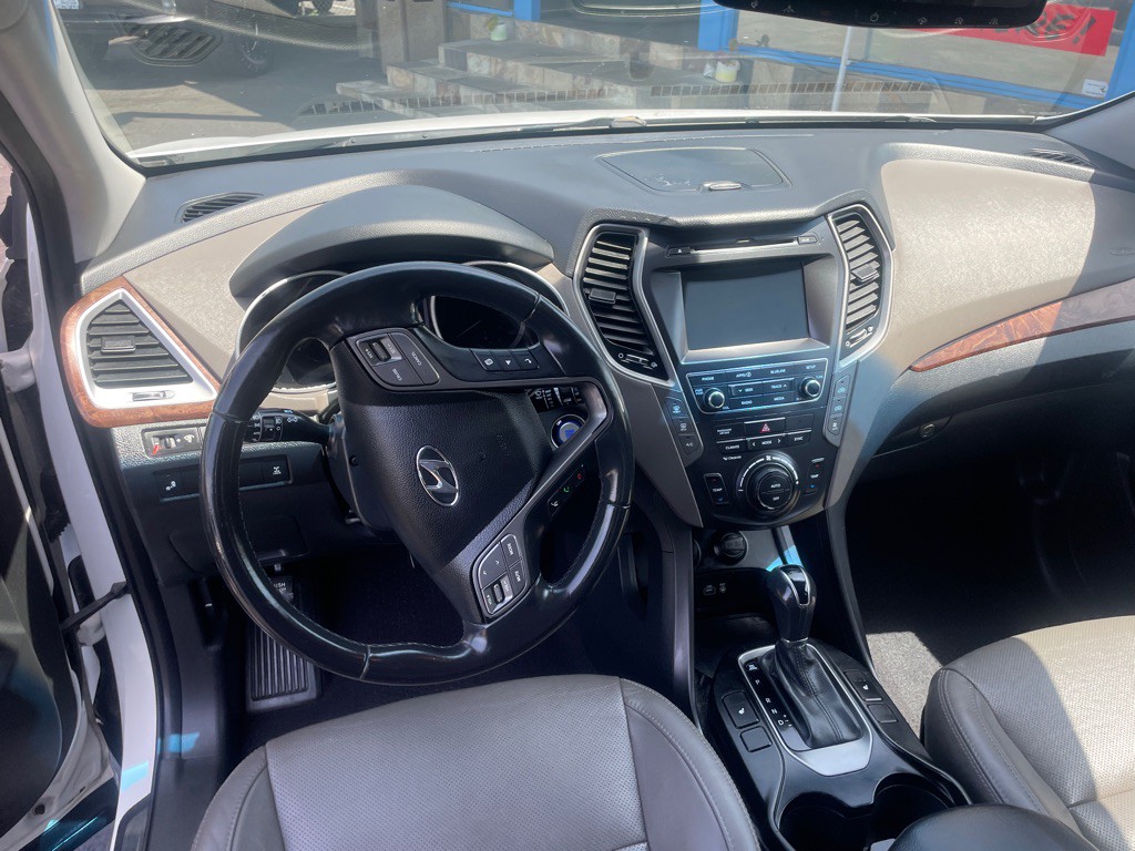 2017 Hyundai Santa Fe Image 21