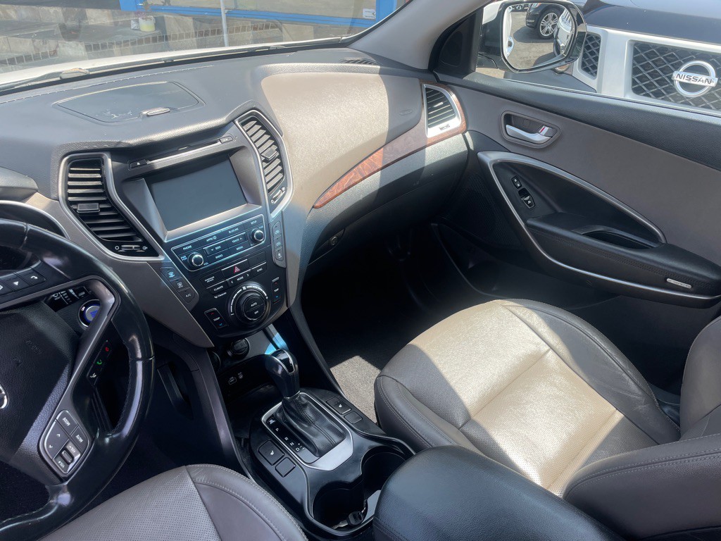 2017 Hyundai Santa Fe Image 22