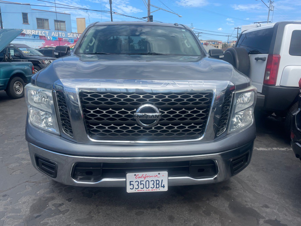 2017 Nissan Titan Image 2