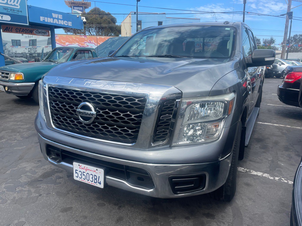2017 Nissan Titan Image 3