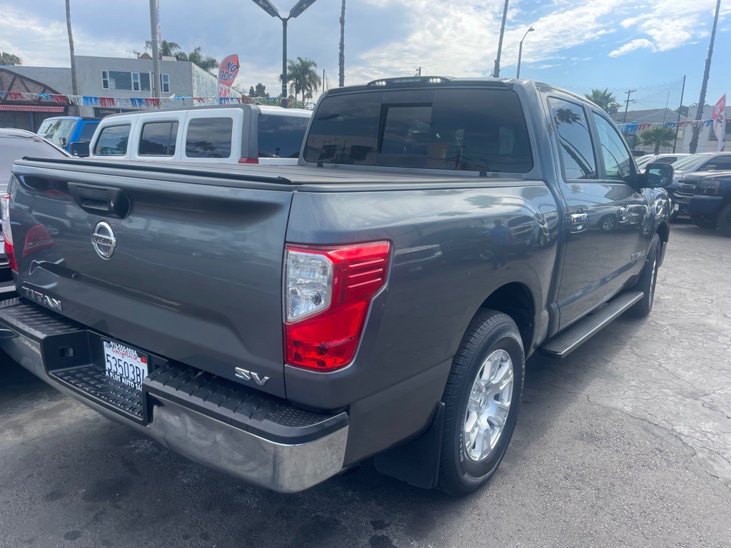 2017 Nissan Titan Image 4