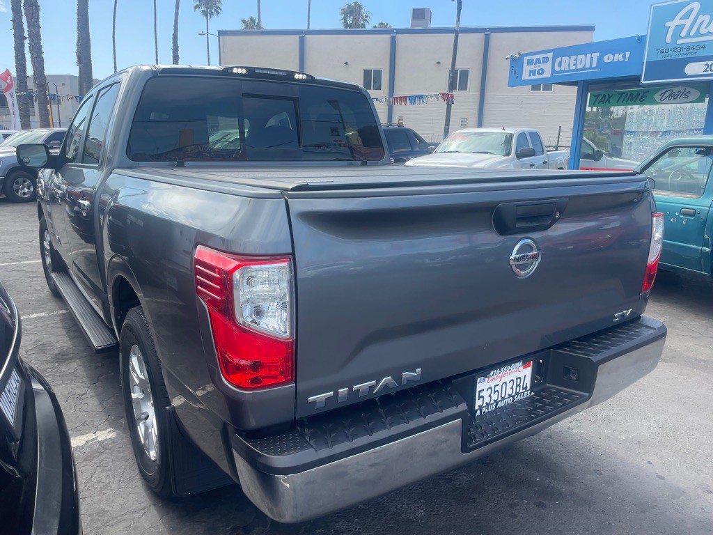 2017 Nissan Titan Image 5
