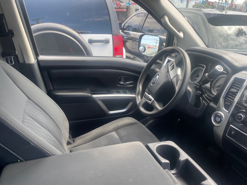 2017 Nissan Titan Image 7