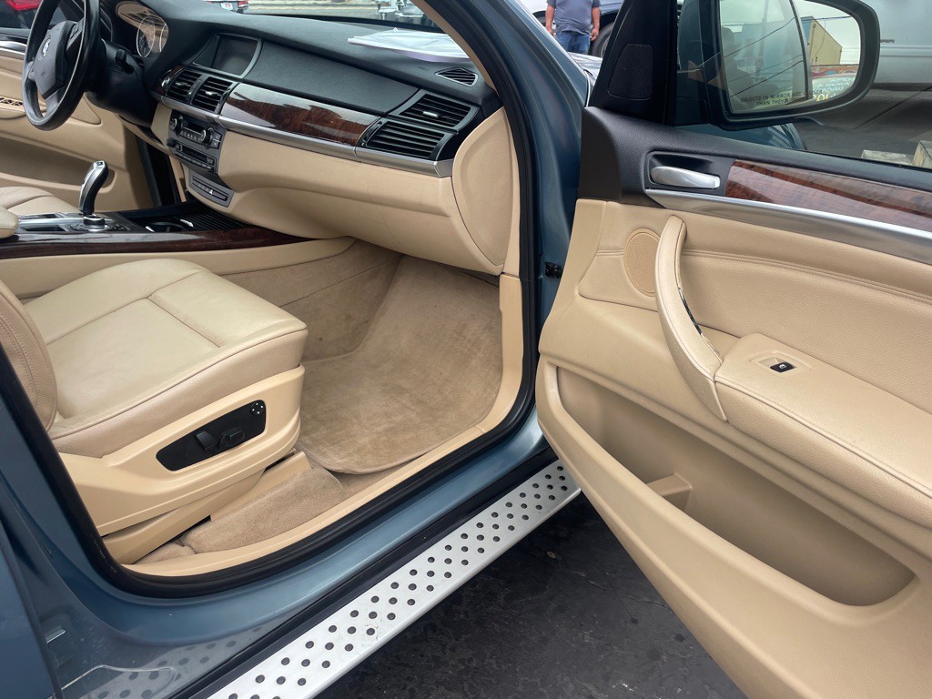2010 BMW X5 Image 12