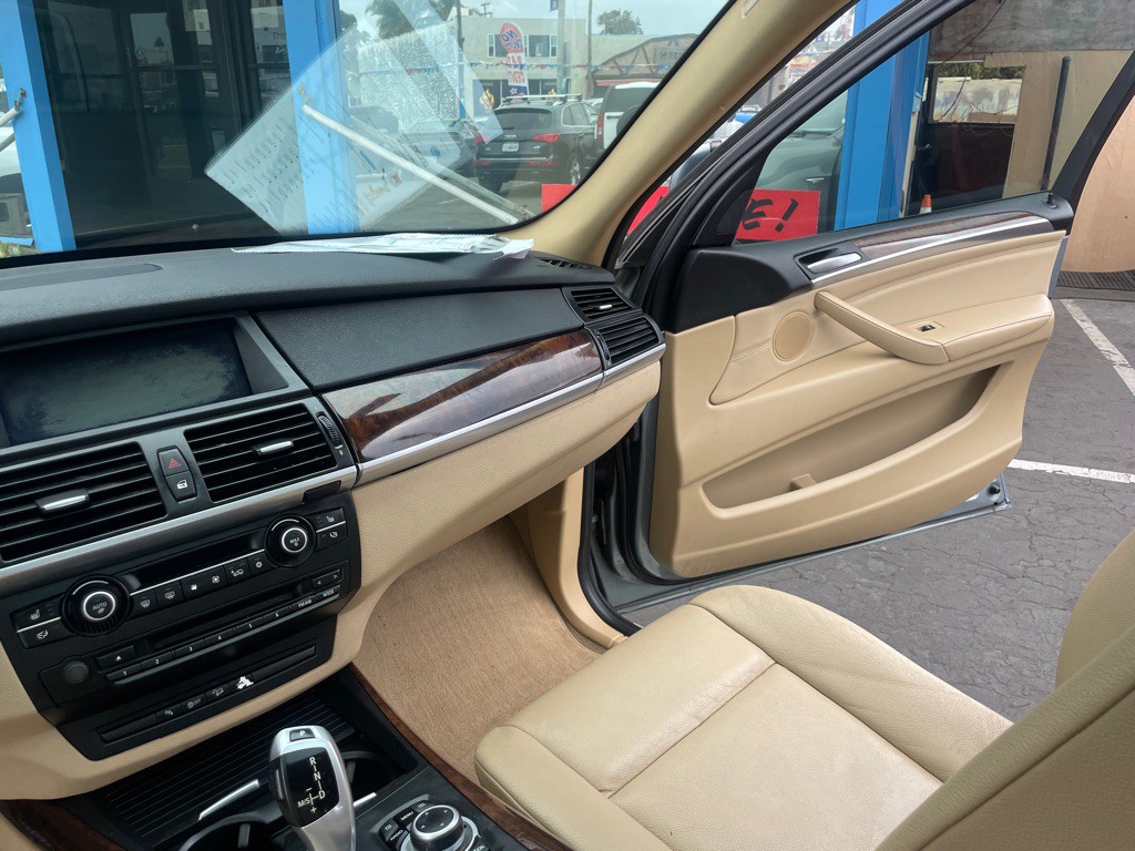 2010 BMW X5 Image 20