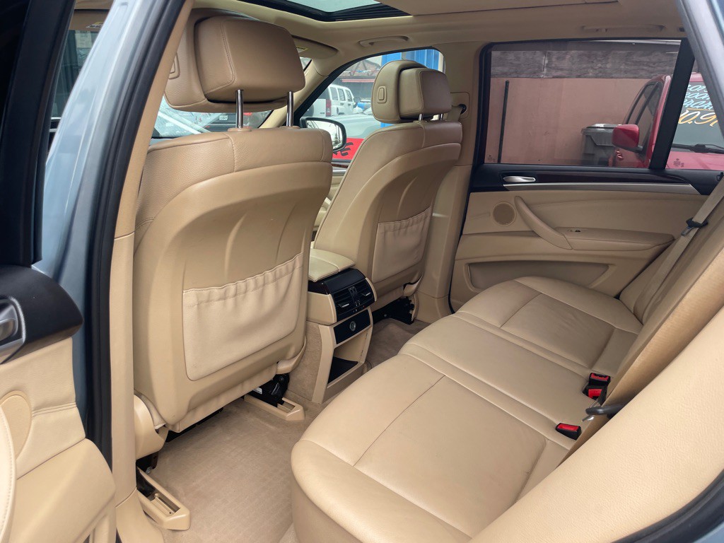 2010 BMW X5 Image 30