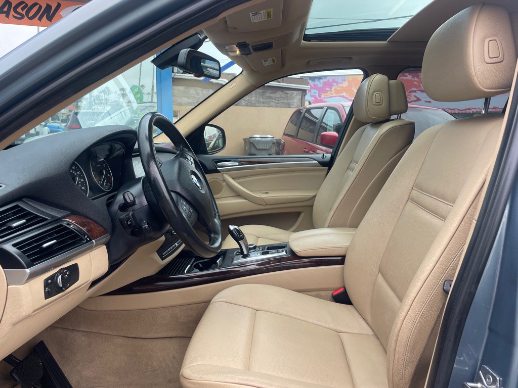 2010 BMW X5 Image 32