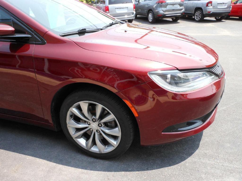 2015 Chrysler 200 Image 3