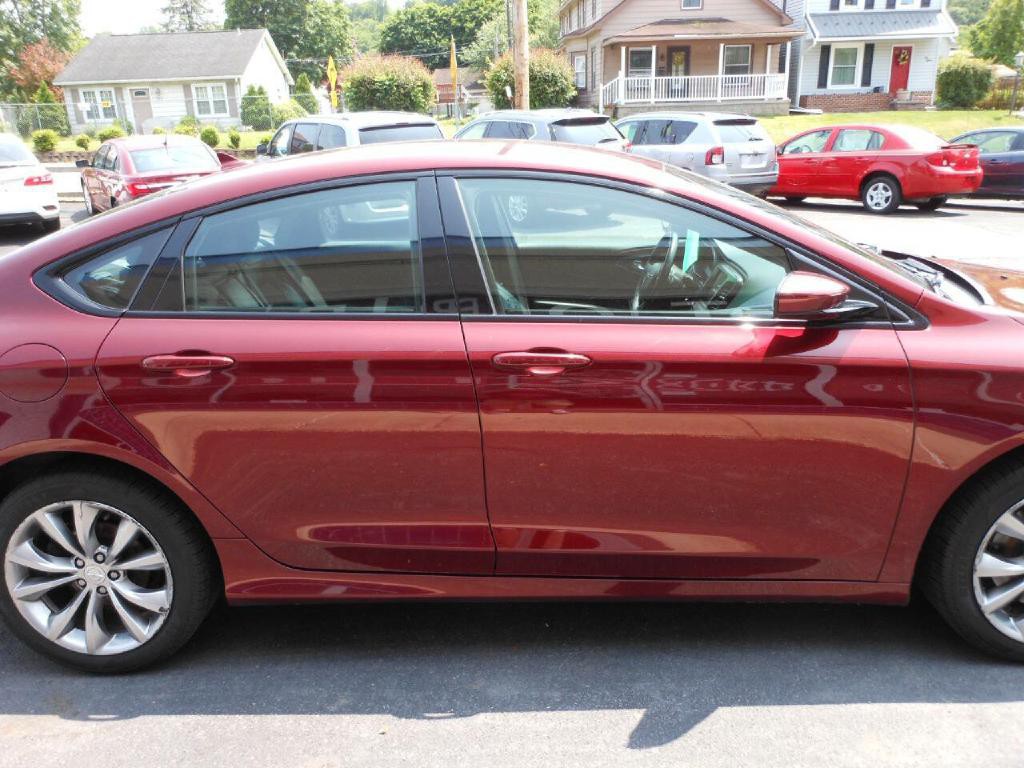 2015 Chrysler 200 Image 4